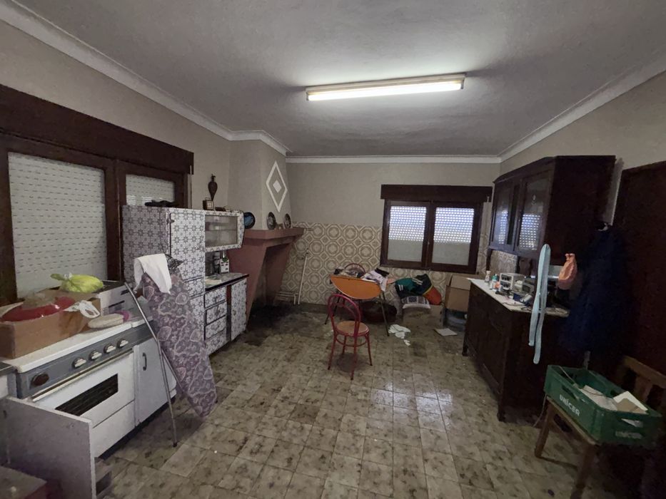 Casa com Restaurante + Vinha à Venda em Bragança – 2 andares, Garagem