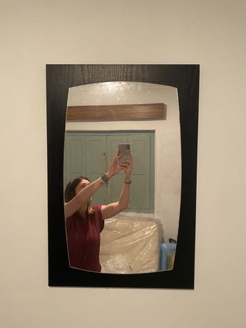 Espelho de quarto com banco preto