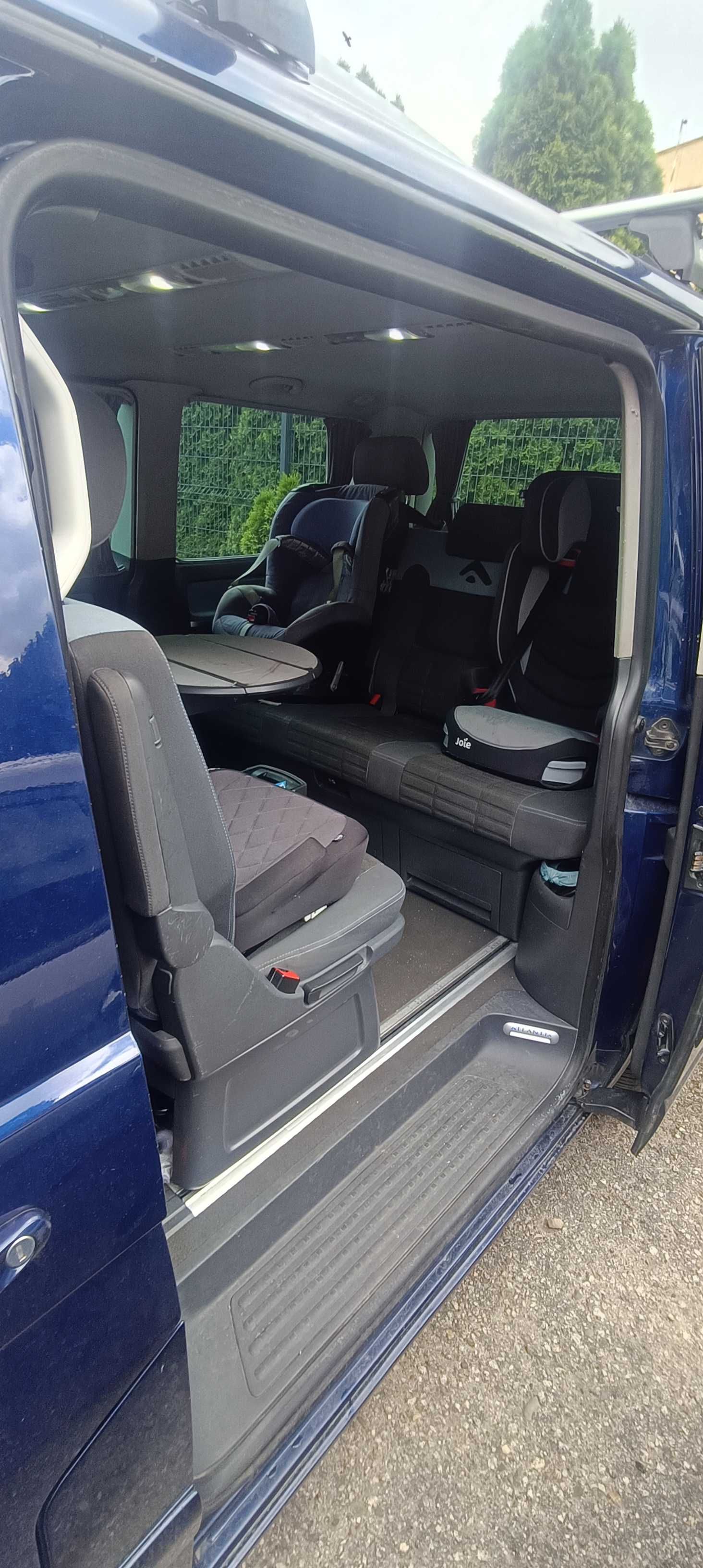 Multivan T5 Atlantis 2,5L 174km 7 osobowy