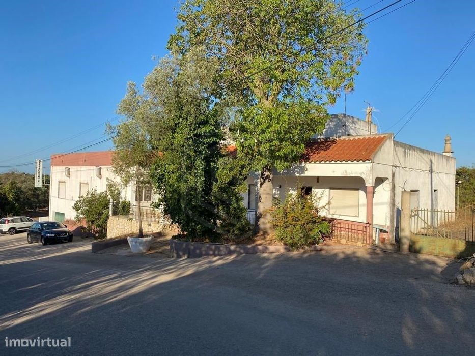 Propriedade composta por restaurante e moradia V3, Loulé, Algarve