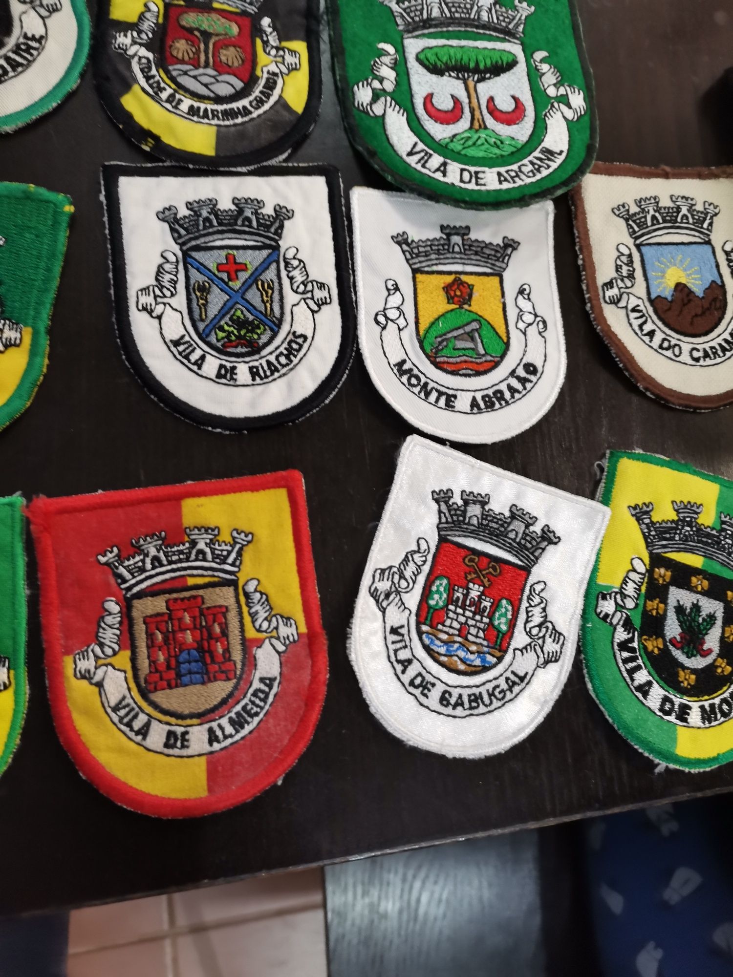 Coleção de emblemas bordados