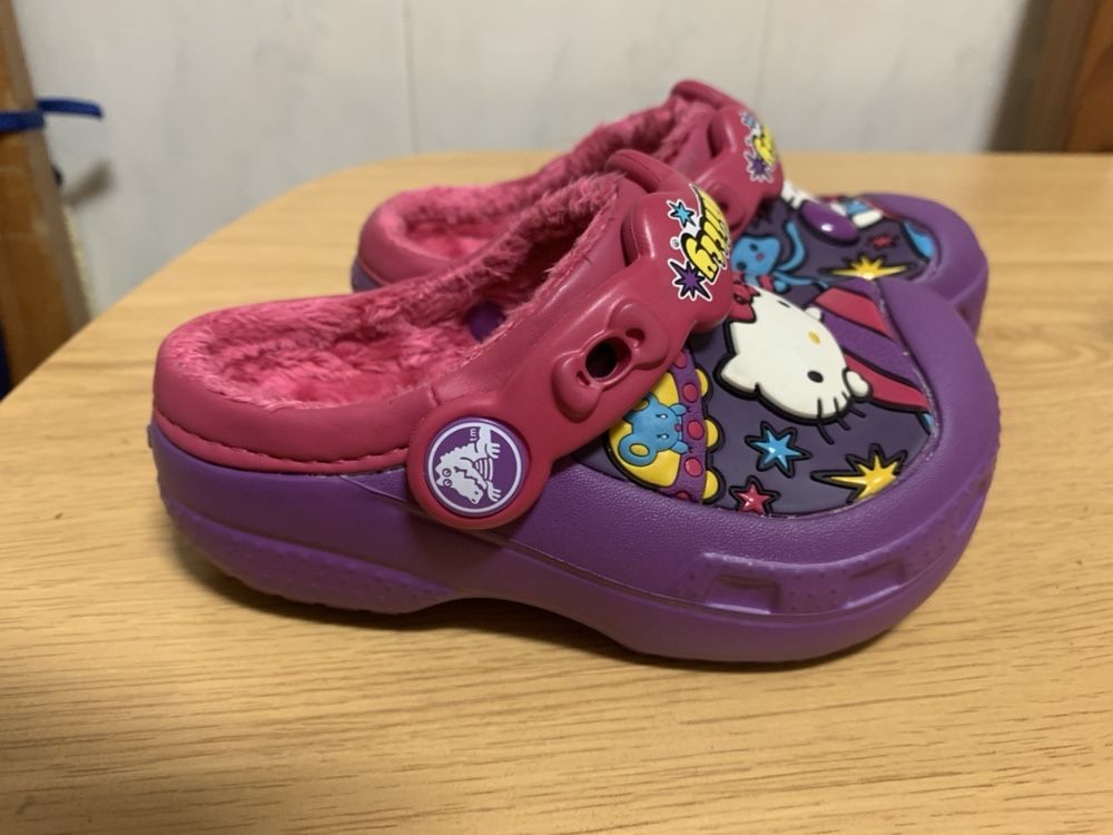 2 modelos diferentes crocs hello kitty (22-24 e 29-31) ver descricao