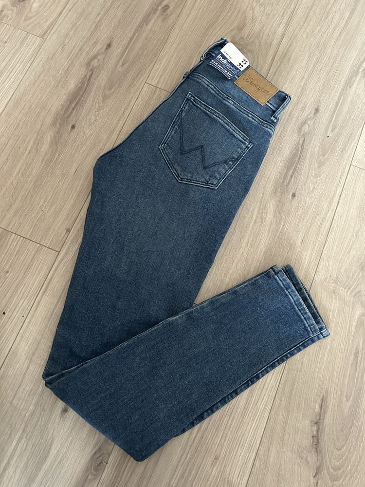 Nowe Wrangler jeans 25/32
