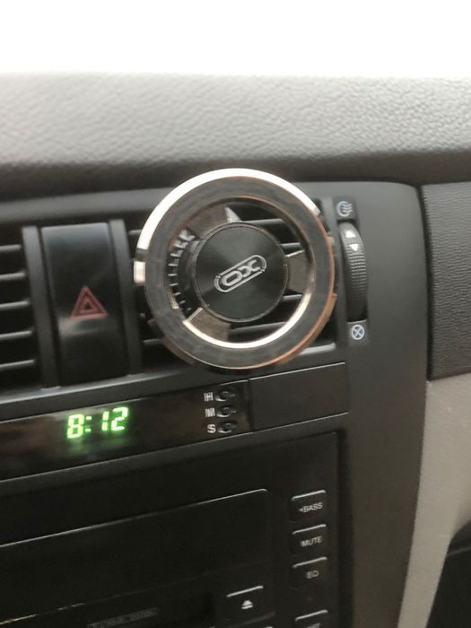 Тримач телефона в авто на магніті