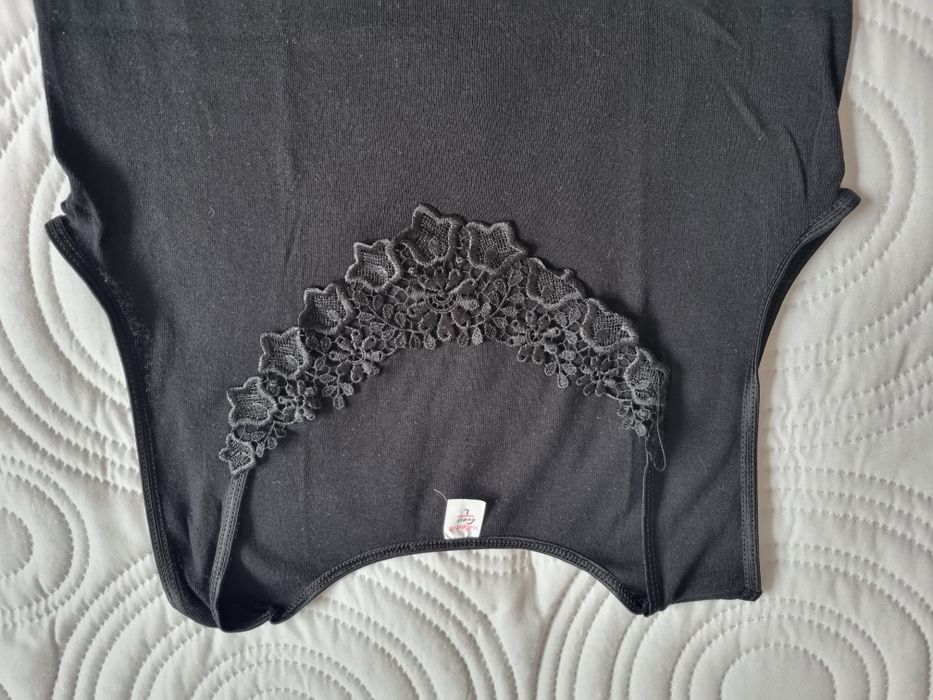 Czarna podkoszulka z haftem, rozmiar L, Monalisa, 100% bawełna