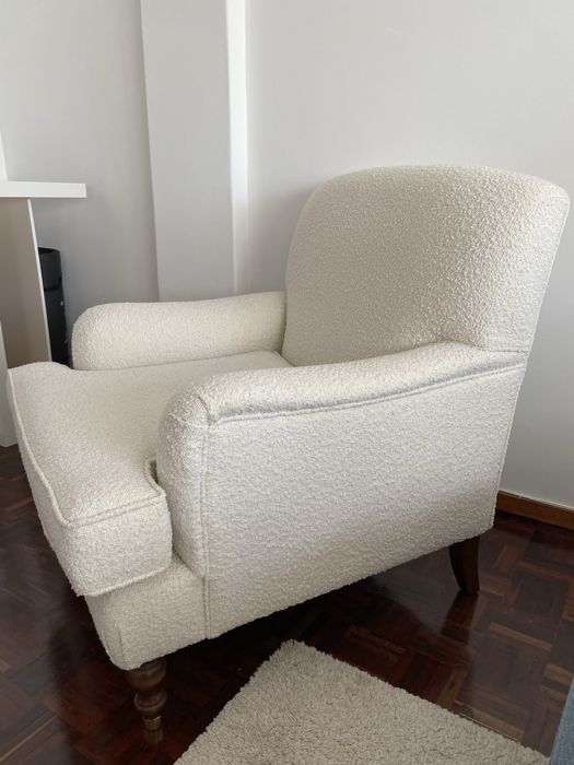 Cadeirão Perola com pouco uso, forrado de novo 2023