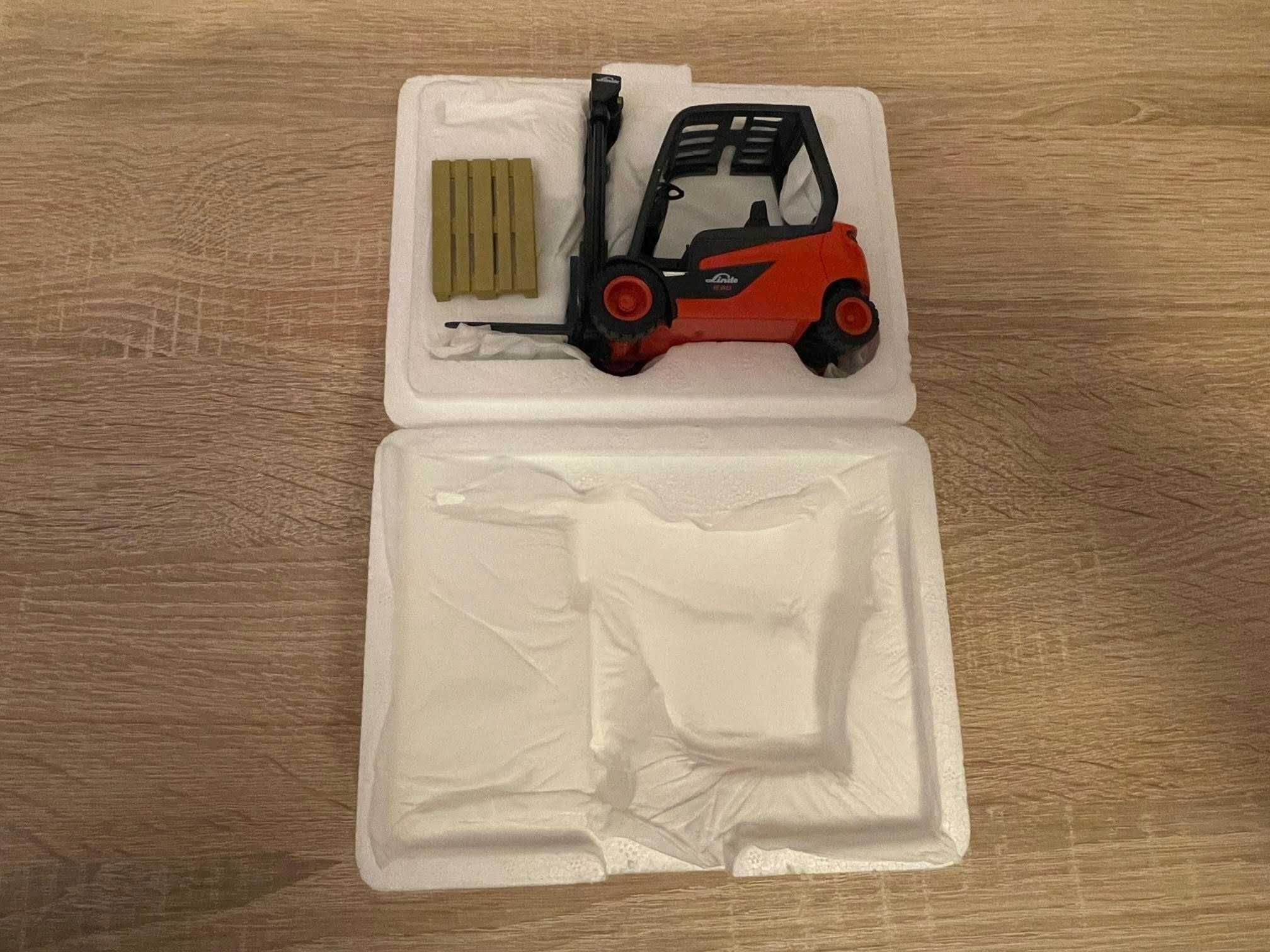 Model wózek widłowy Linde E30