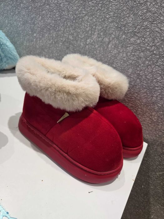 Взуття зима,уги червоні