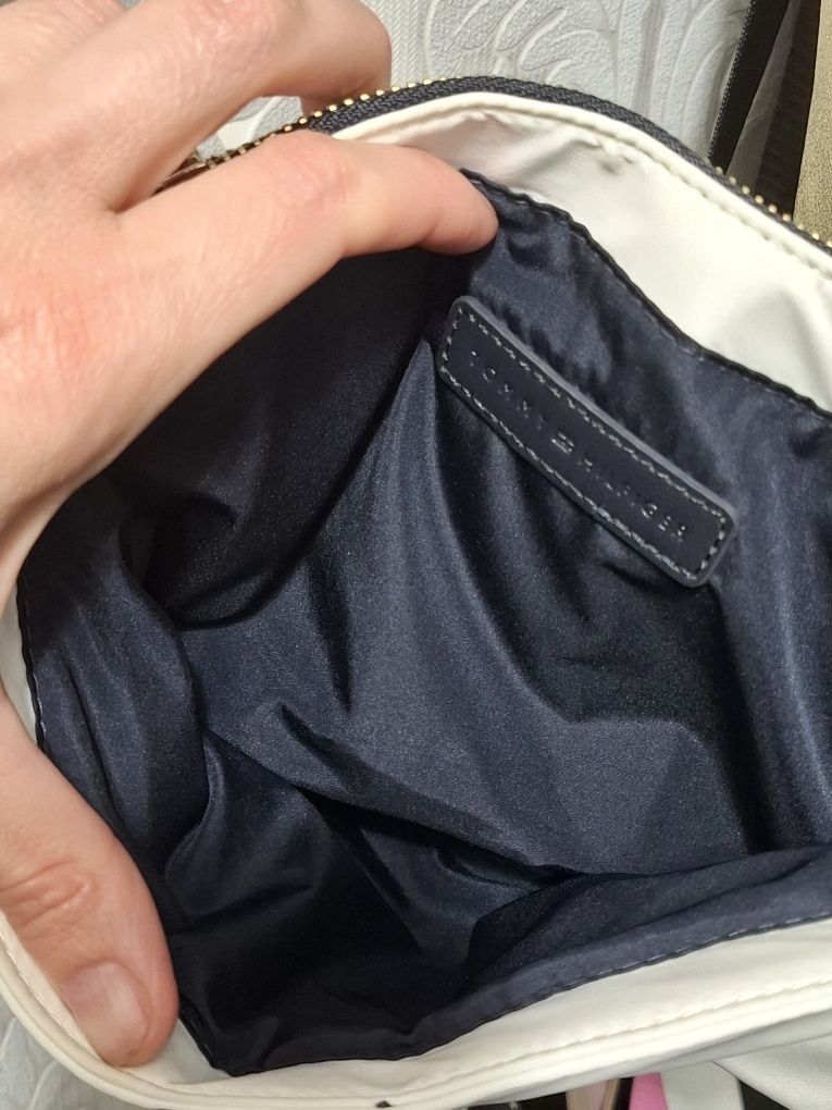 Продам жіночу сумку фірми Tommy Hilfiger