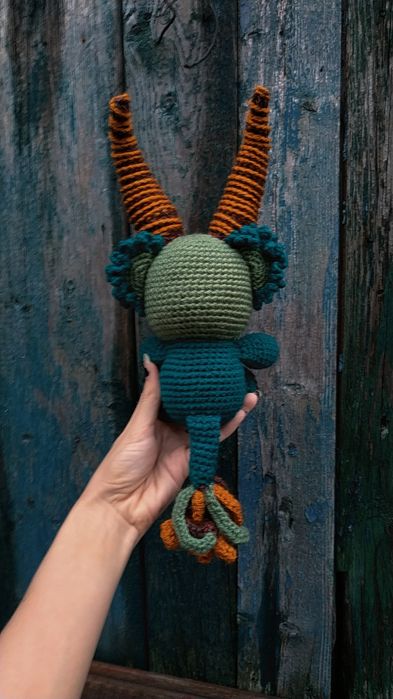 Вязаная игрушка Бафомет