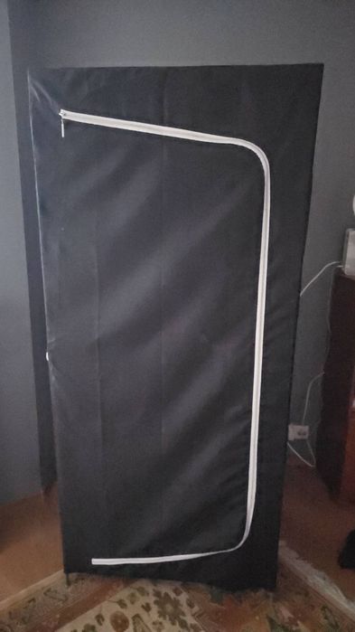 Szafa materiałową czarna