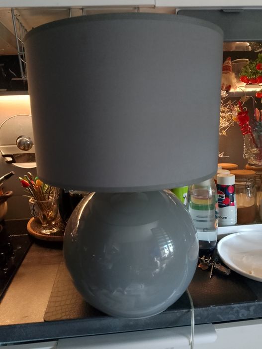 Lampa stołowa szara