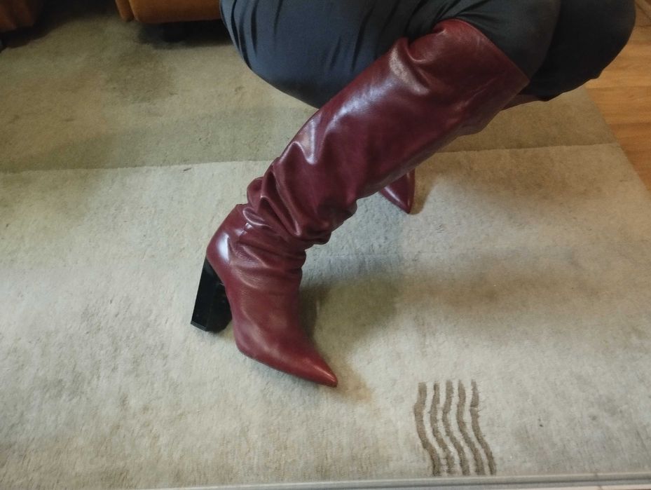 Bordowe skórzane kozaki