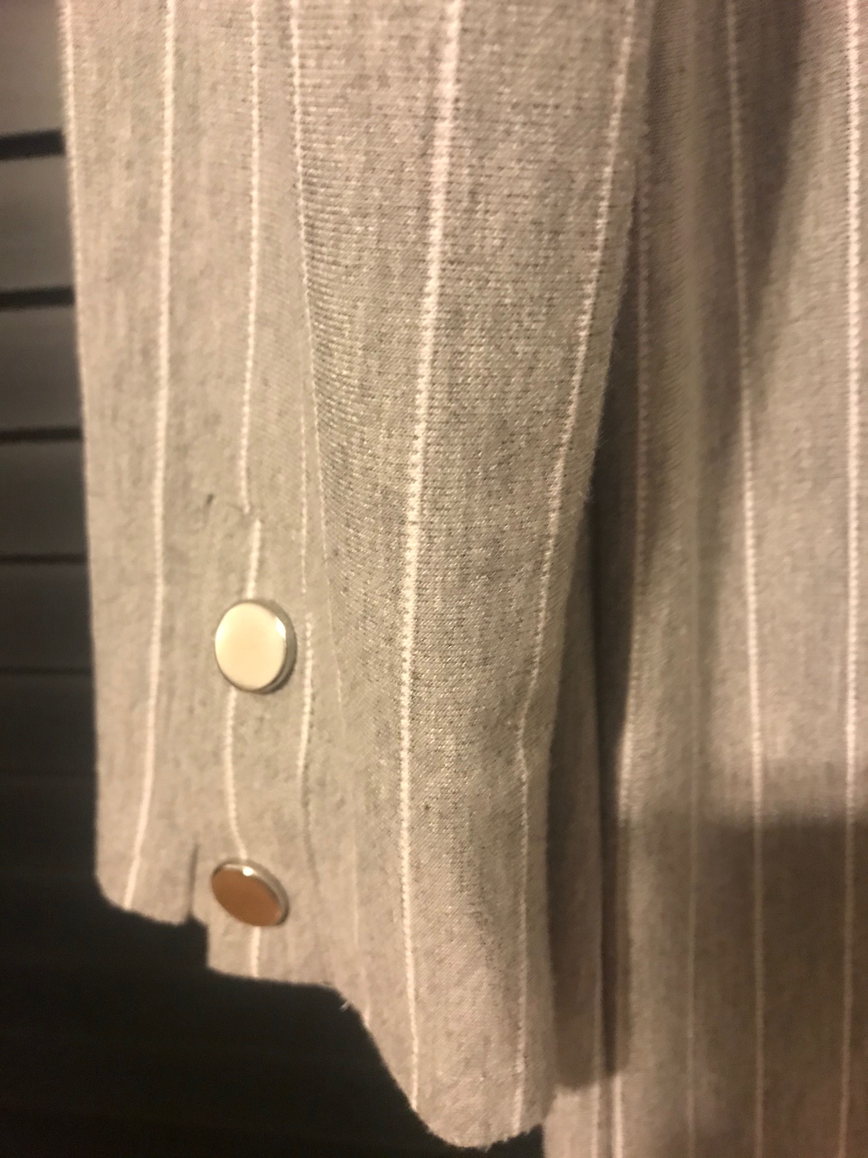 Elegancka krótka sukienka z rekawem 3/4