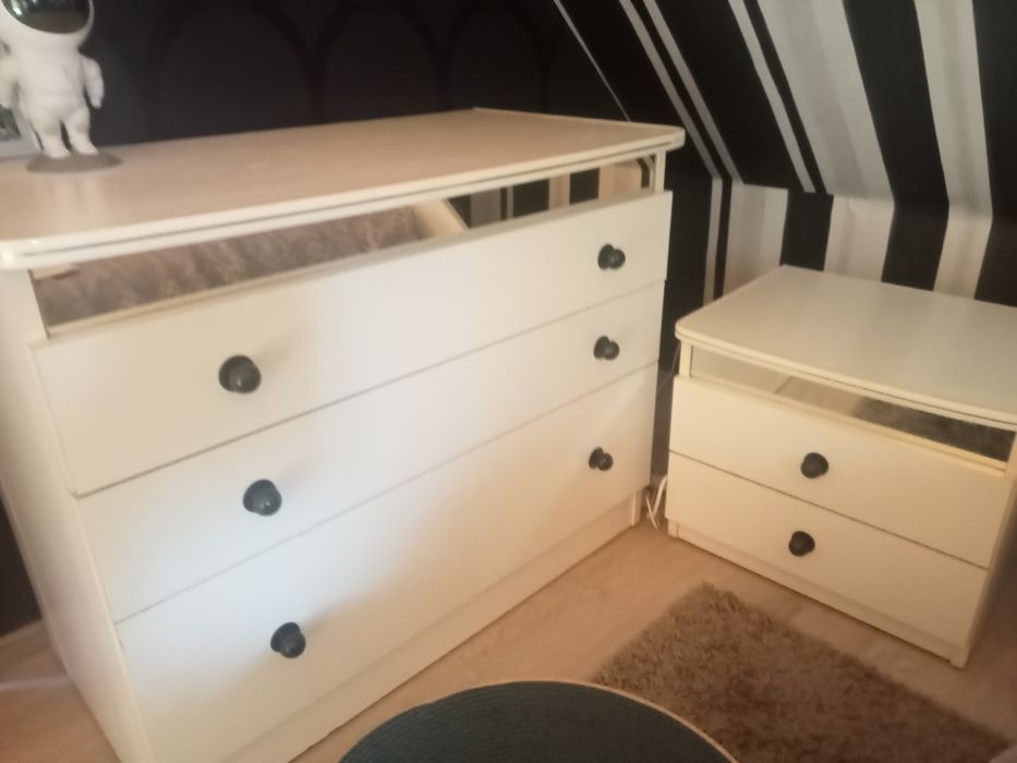 Meble białe szuflada