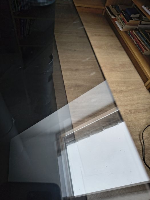 Stolik pod telewizor szklany