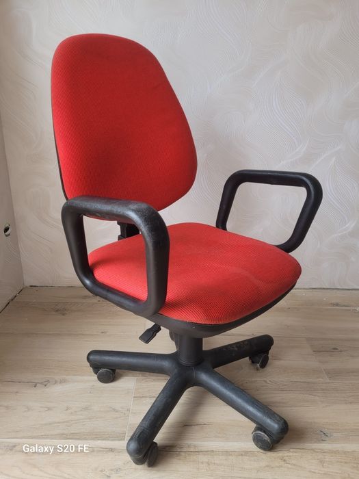 Продам офисные стулья