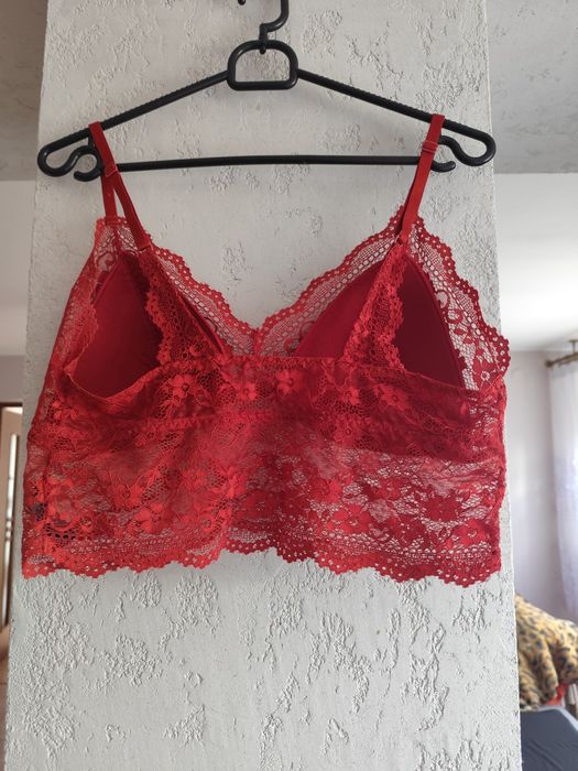 Cropp top cały z koronki na regulowane ramiączka rozm 42/44C. Secret P