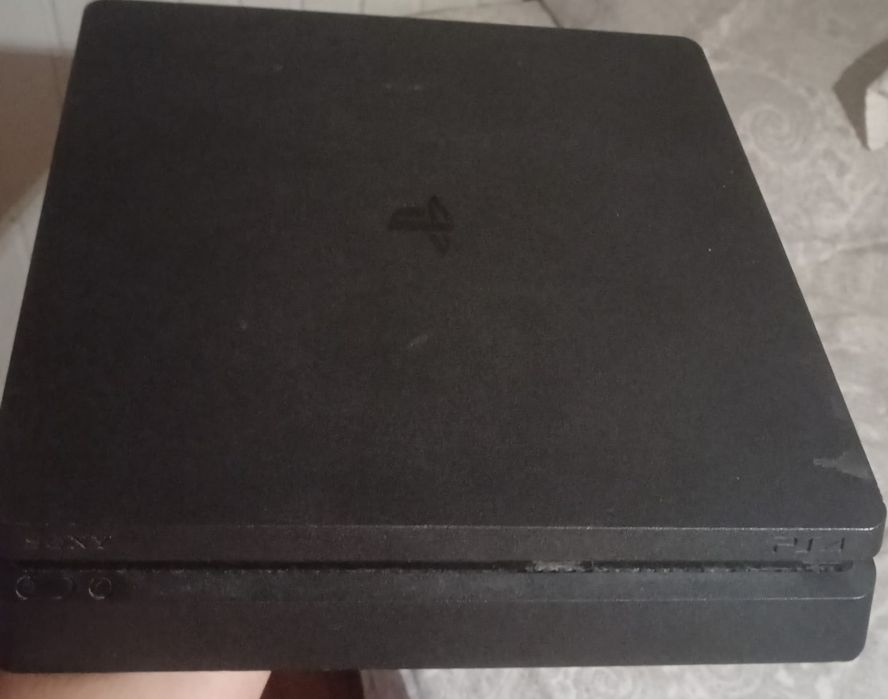 PlayStation 4 Slim 500GB + Refrigerador (sem comando)