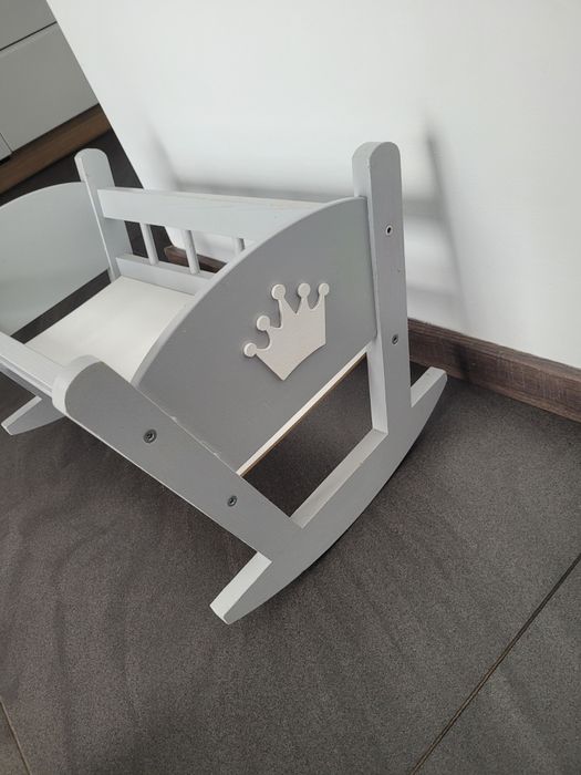 Drewniana kołyska Drewniak Toys z koroną