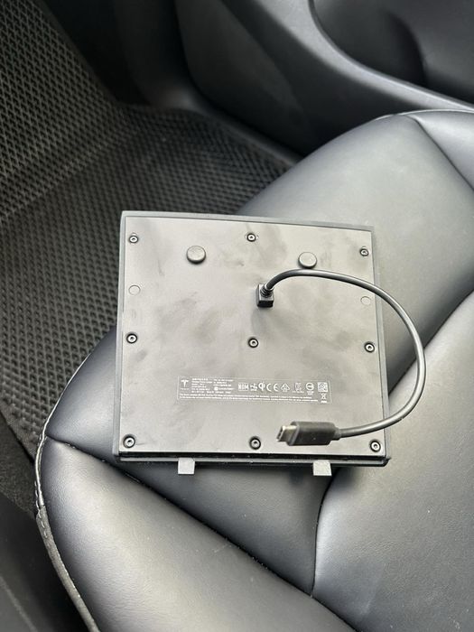 Tesla оригінальна бездротова зарядка