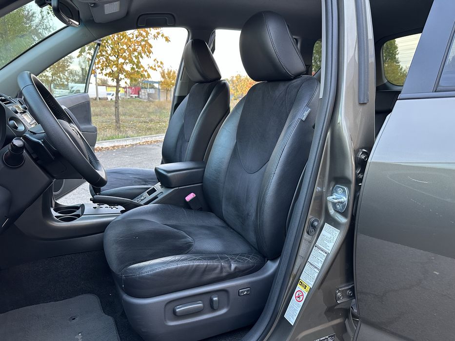 Продам Toyota RAV4 2011 год