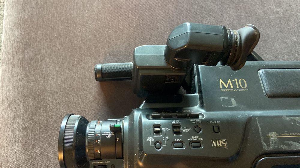 Câmara de video Panasonic M 10 VHS hifi stereo