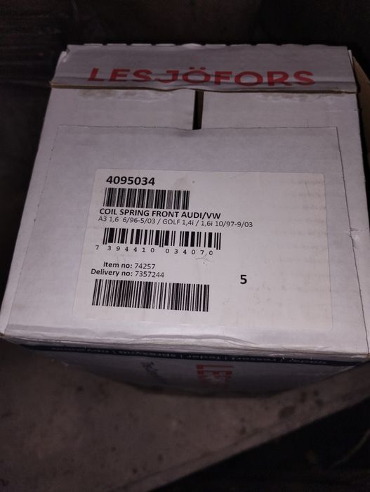 Пружини передні гольф 4,Бора, audi A3, Фара права Гольф4, Електролюк