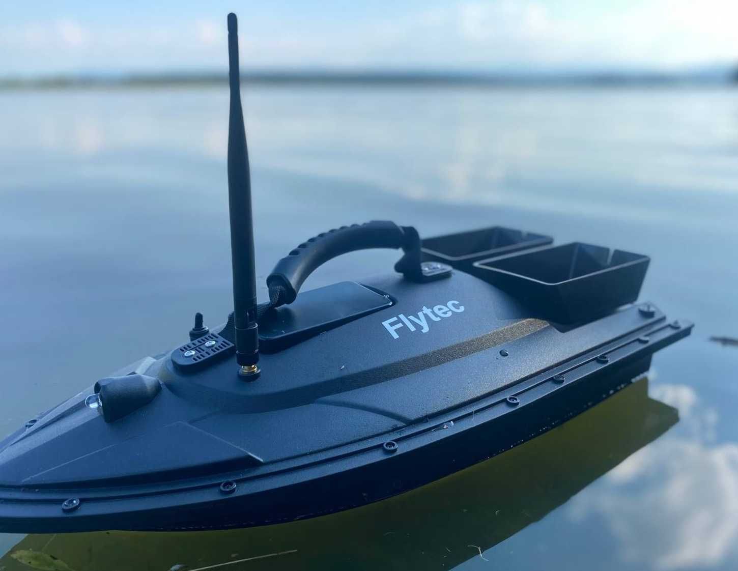 Продам карповий кораблик новий для рибалки та прикормки лотка катер