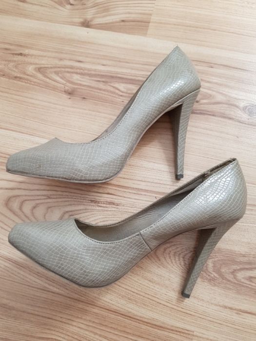 Buty Szpilki obcasy 41 Bershka szare