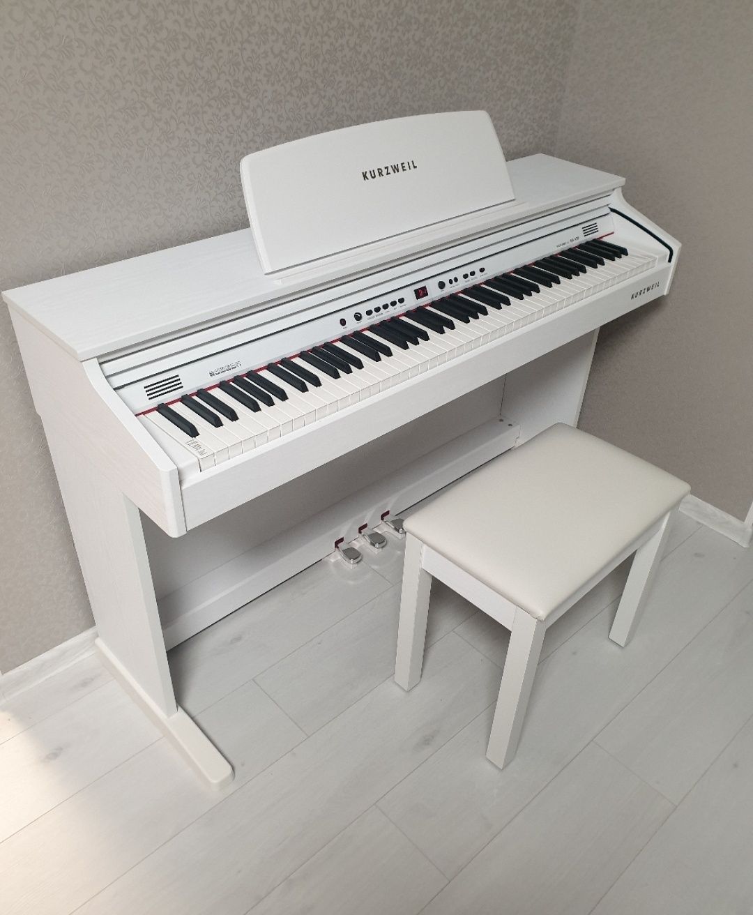 Kurzweil KA 130 Как новое белое цифровое пианино. Консультация