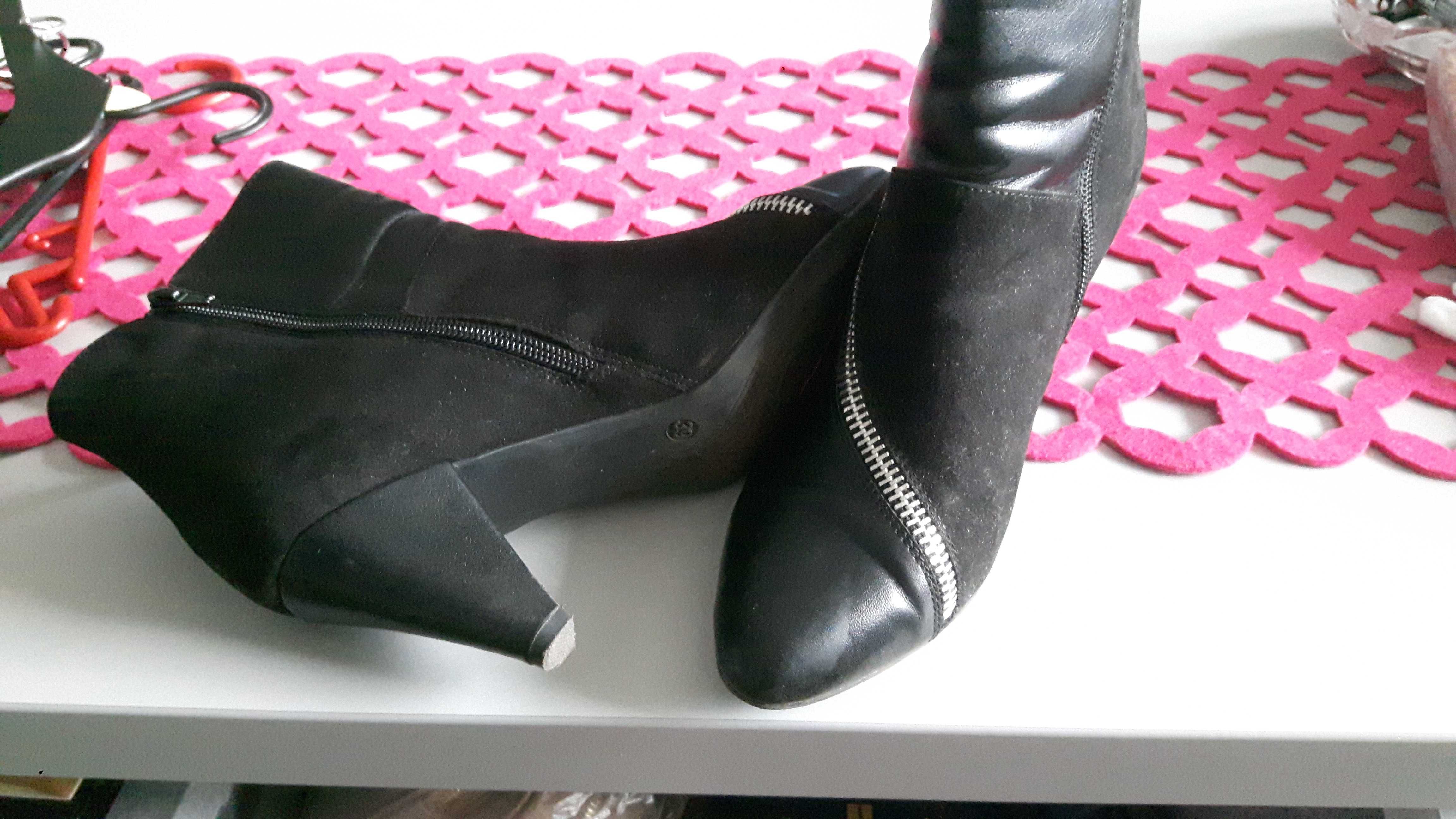 Botki jak nowe Catwalk czarne z ozdobnym zamkiem, r. 39