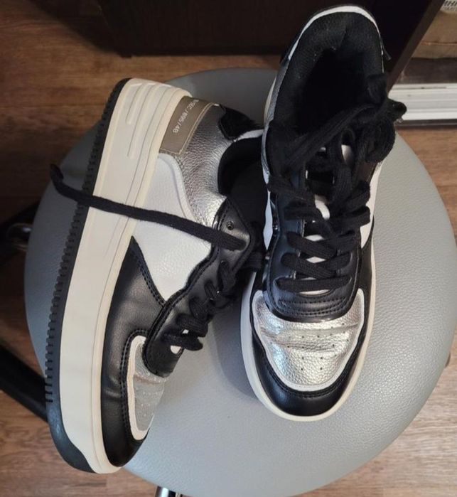 Кеди якісні не дорого)