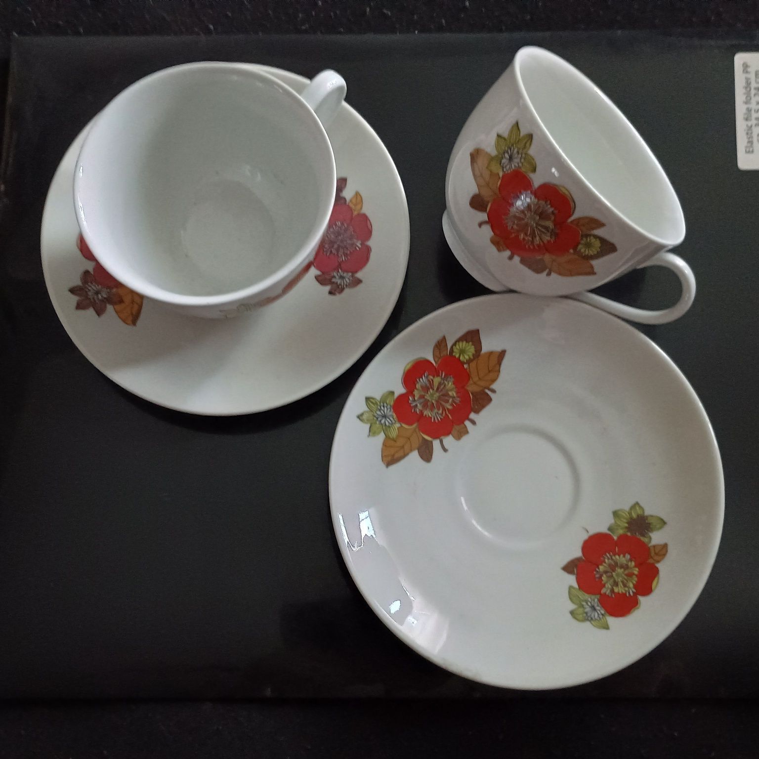 komplet porcelany 2 filiżanki wraz z talerzykami royal