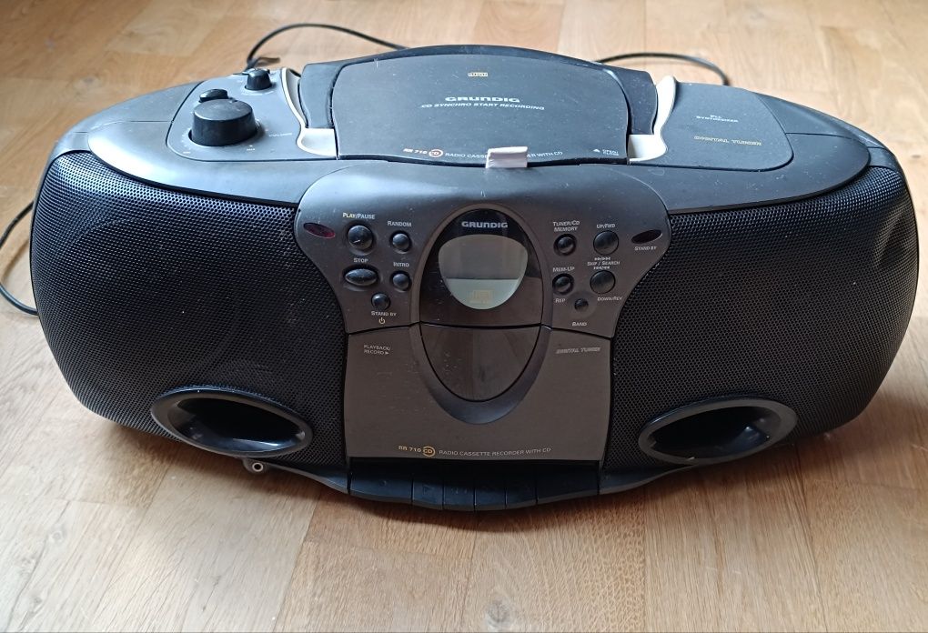 radiomagnetofon boombox Grundig RR710 - uszkodzony