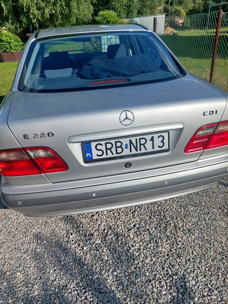 Mercedes-Benz 220