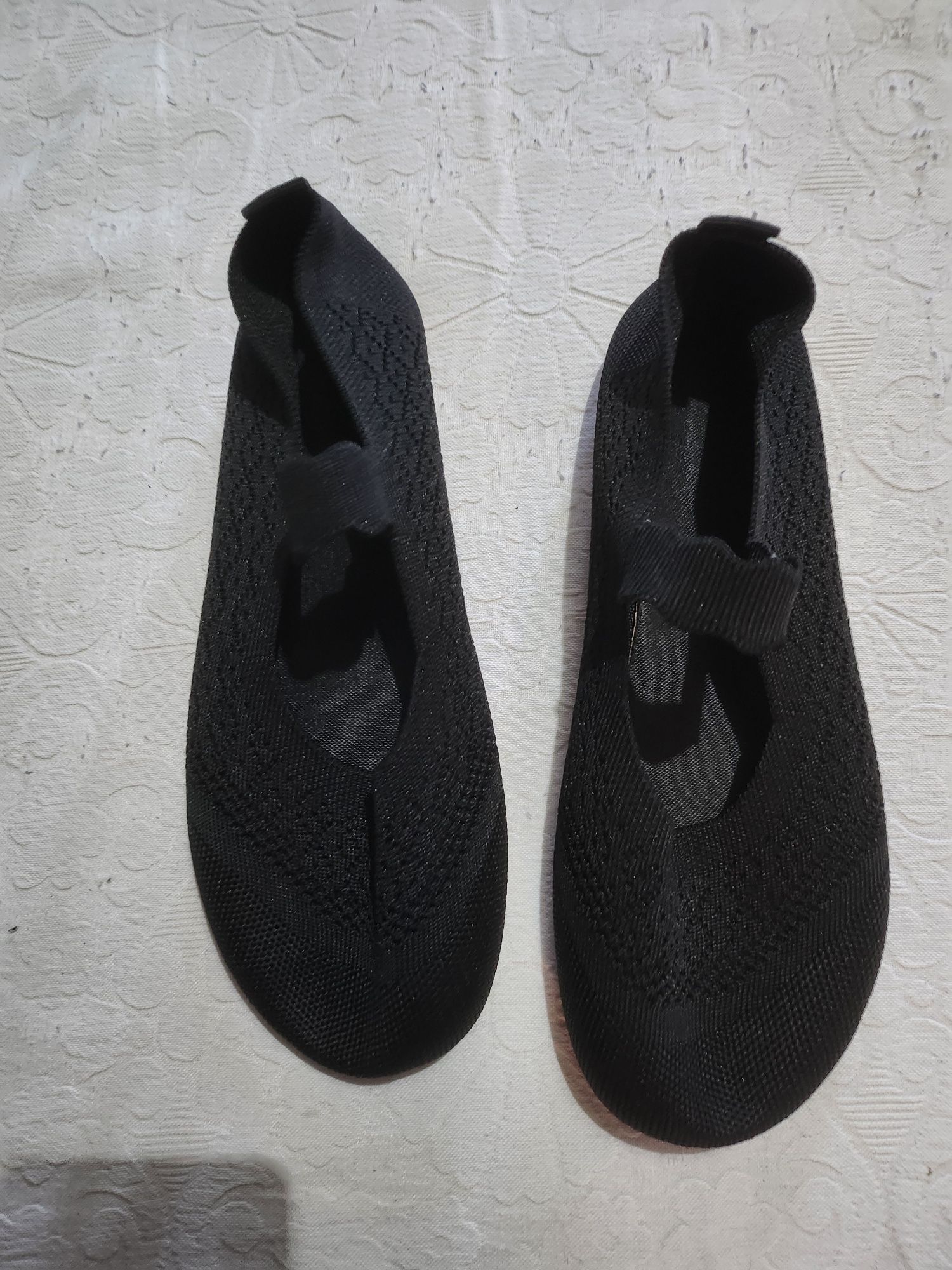 Sapatos pretos novos