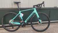 Novas Bianchi Infinito XE DI2 ou AXS