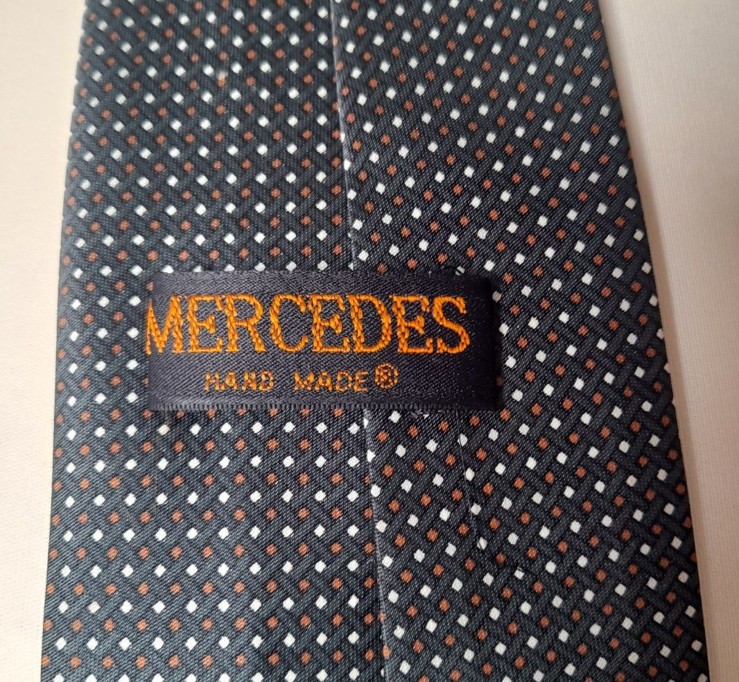 Gravata Mercedes, em seda natural. Como nova.