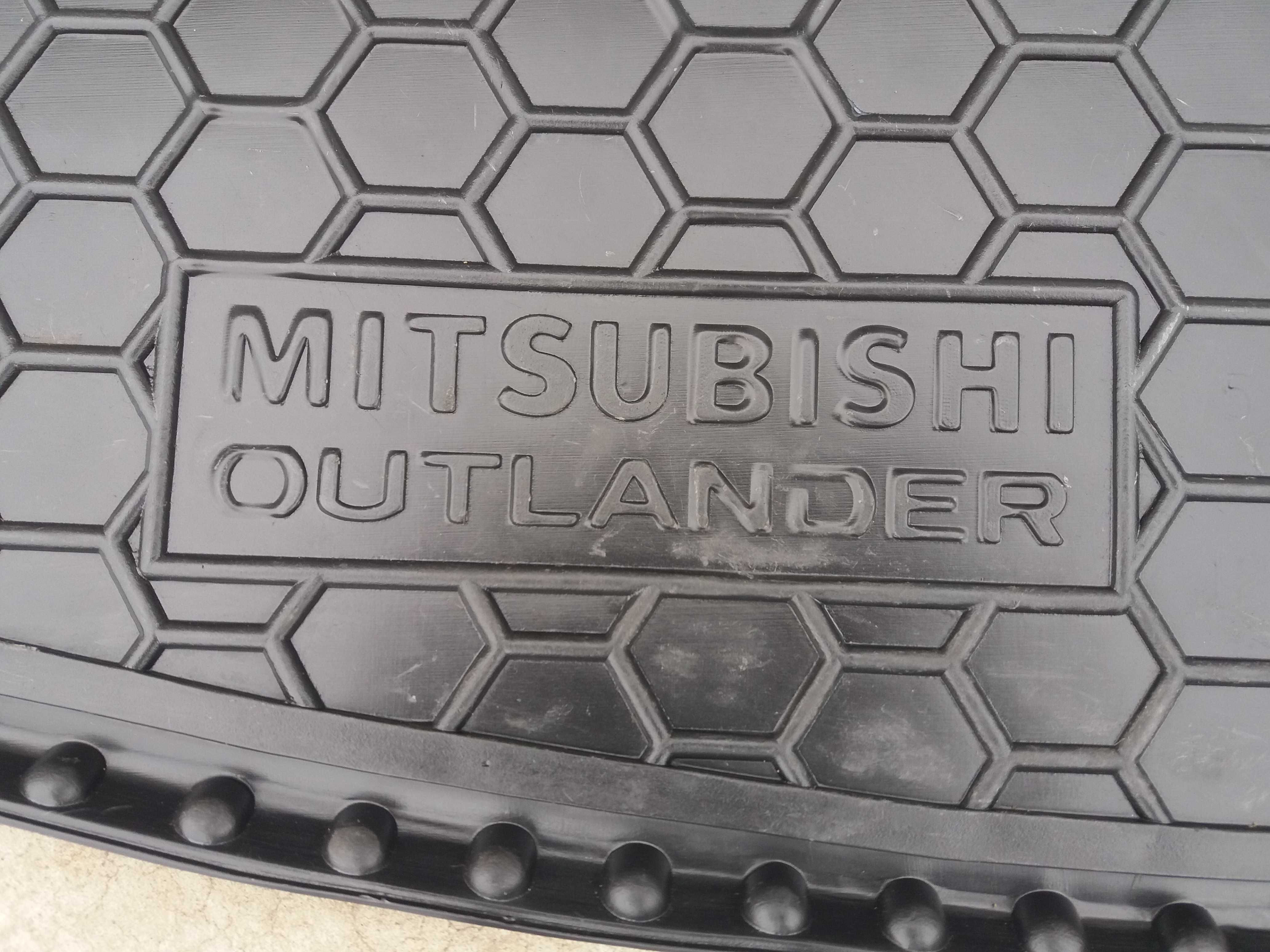Автомобільний килимок в багажник Mitsubishi Outlander 2012-(Avto-Gumm)