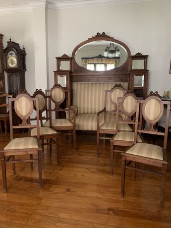 Móvel conjunto expositor, sofá vintage e 6 cadeiras