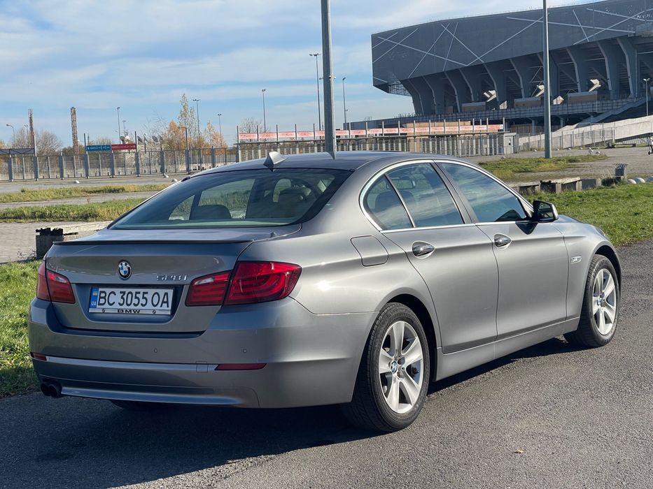 Автомобіль BMW 5 2012 року