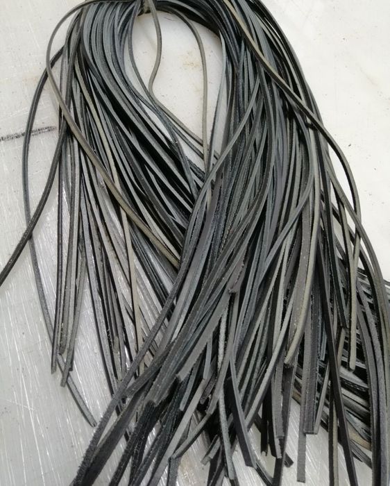 Rzemyki czarne skórzane 15 szt