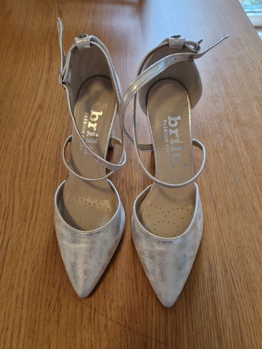 Buty na obcasie brilu.