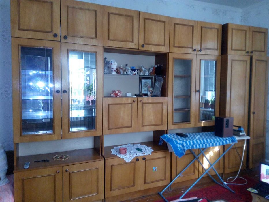 Продам стінку в смт Криве Озеро