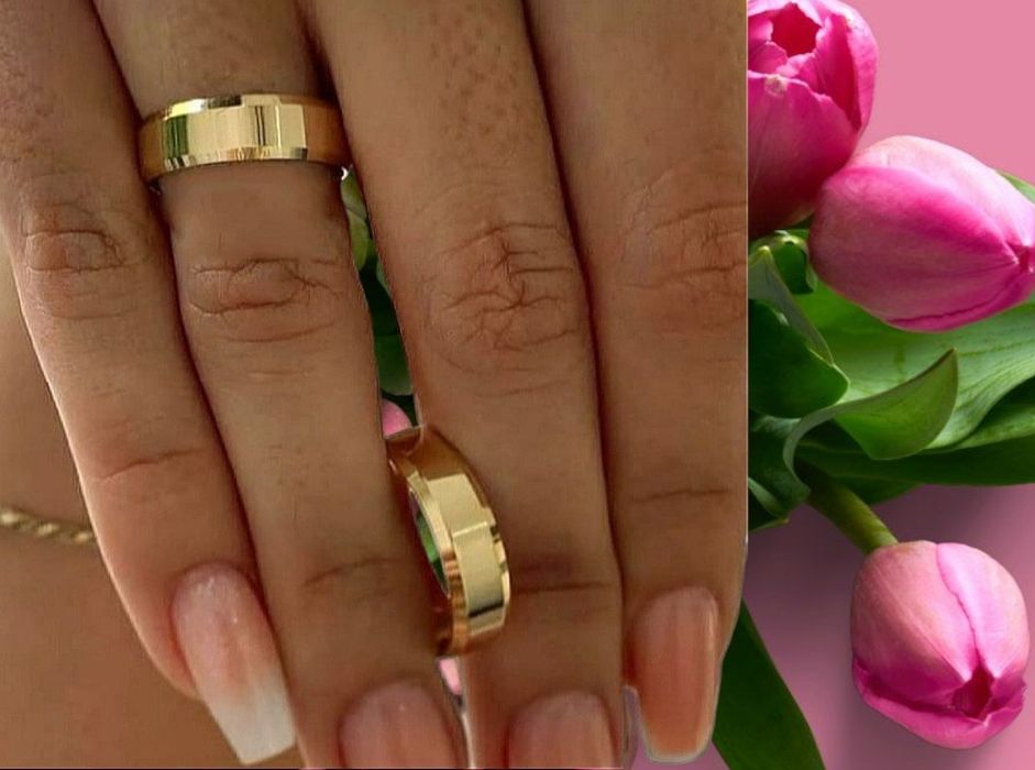 Pełna wdzięku para złotych ślubnych OBRĄCZEK