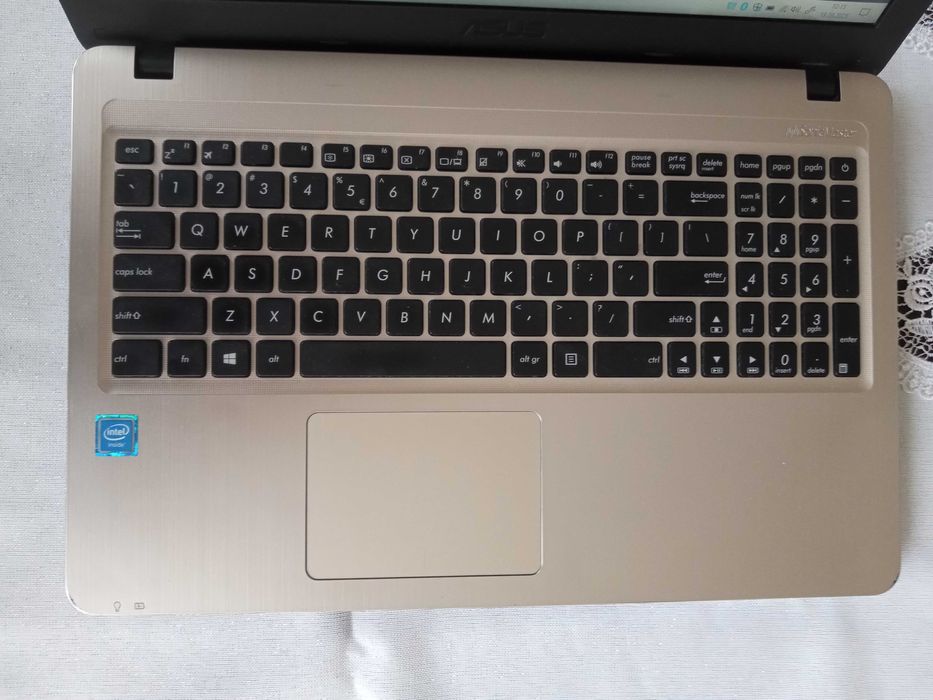 Laptop Asus Intel Celeron CPU N3050 1.60 GHz Windows 10 Home 64-bit