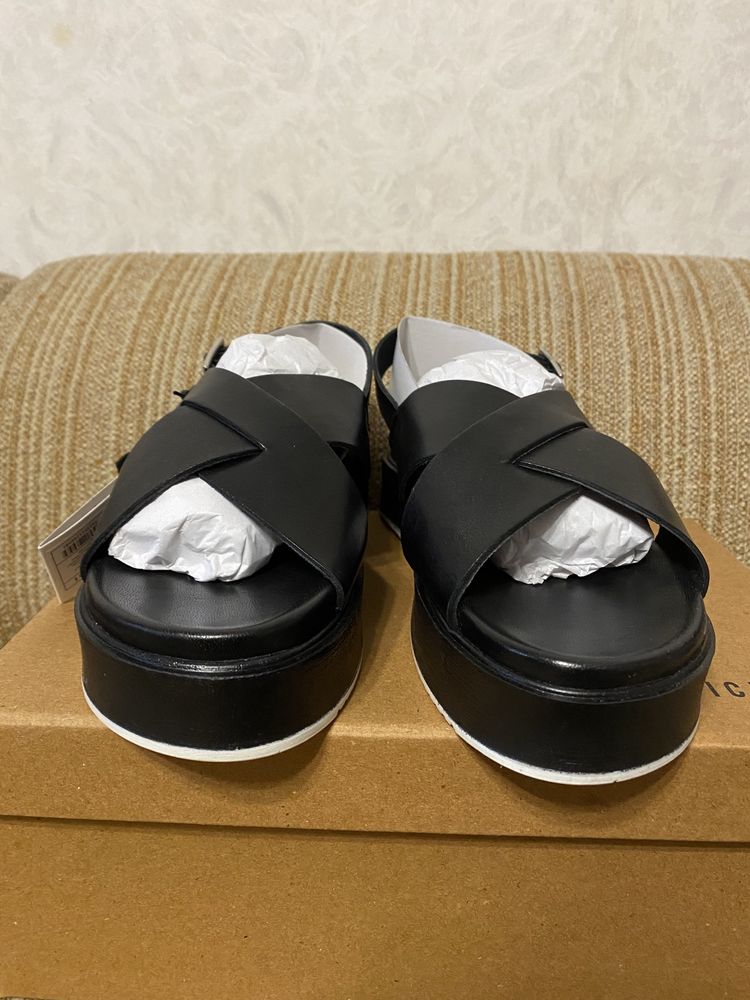 шкіряні босоніжки сандалі платформа шкіра 38 24,5 см чорні