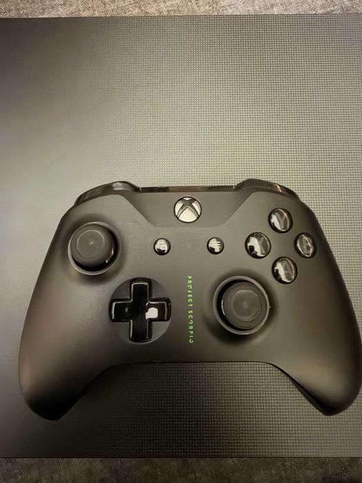 (Відмінний стан) Xbox One X Progect Scorpio + GTA 5 + Геймпад + Кабелі