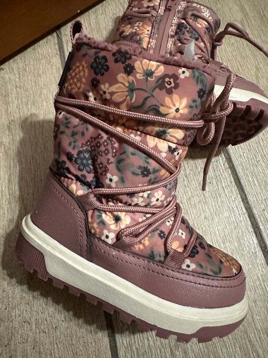 Зимовий комбінезон та взуття